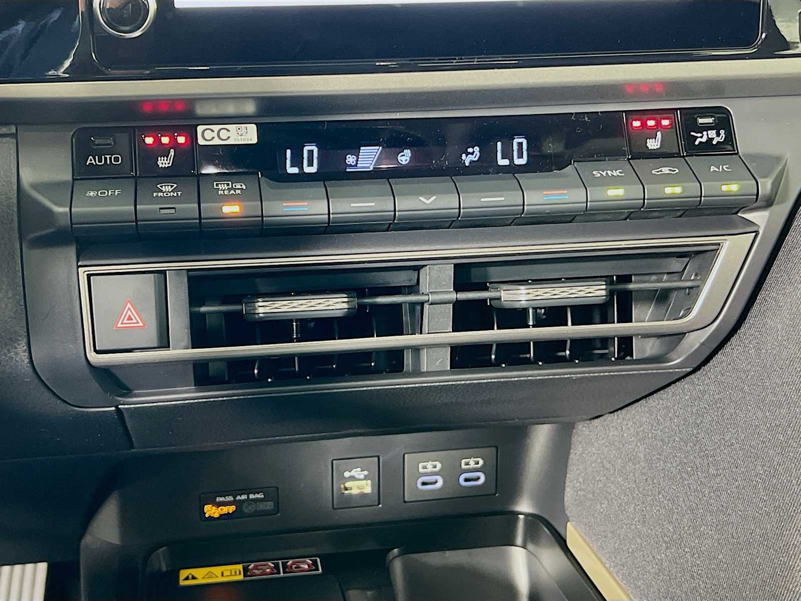 2025 Toyota Camry LE - Photo 10