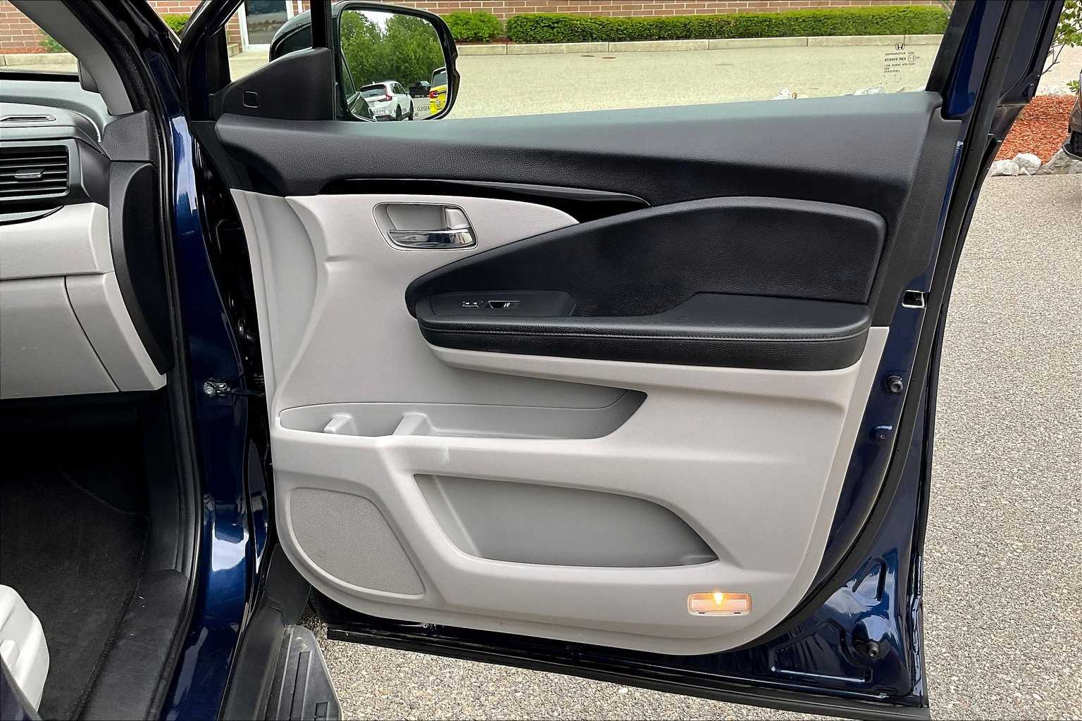 2020 Honda Pilot Touring 7-Passenger - Photo 12