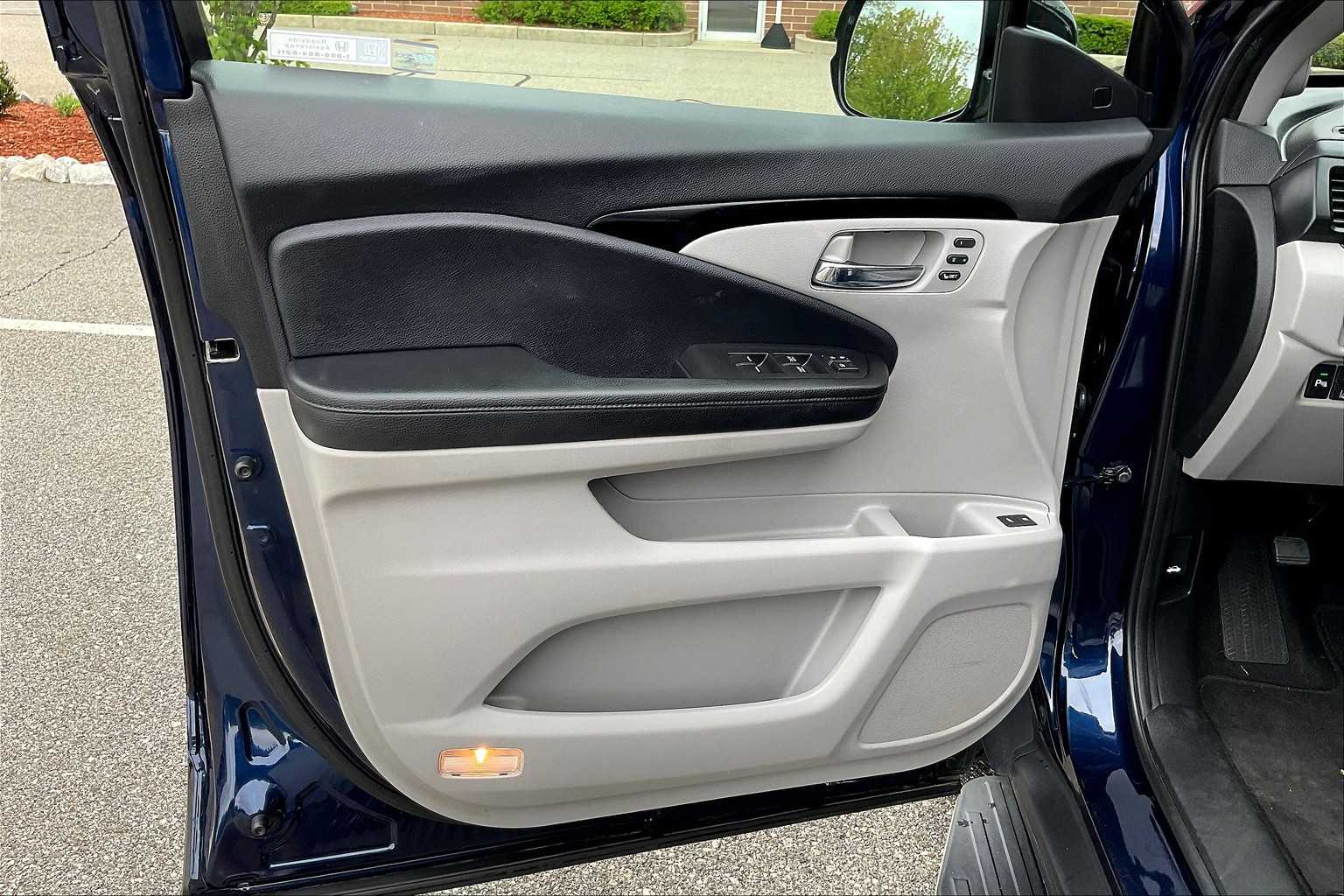 2020 Honda Pilot Touring 7-Passenger - Photo 9