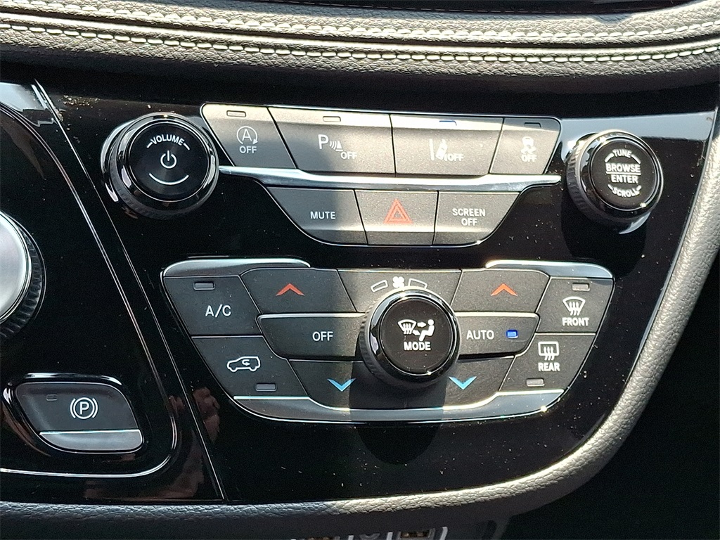 2025 Chrysler Pacifica Select - Photo 13
