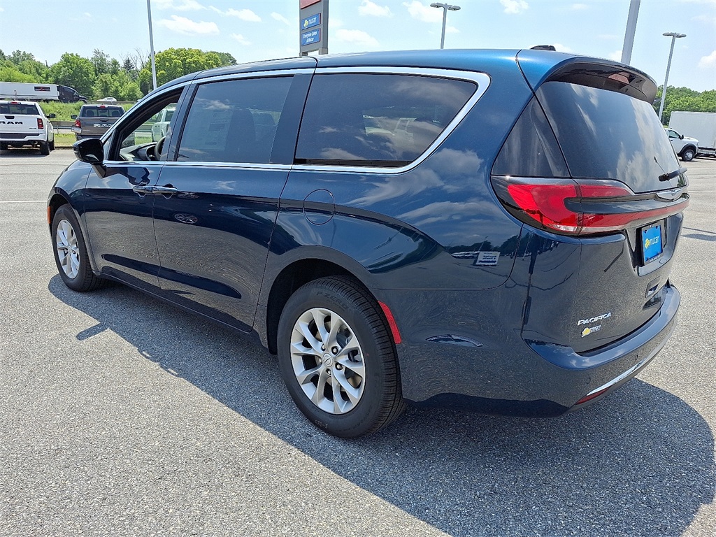 2025 Chrysler Pacifica Select - Photo 3