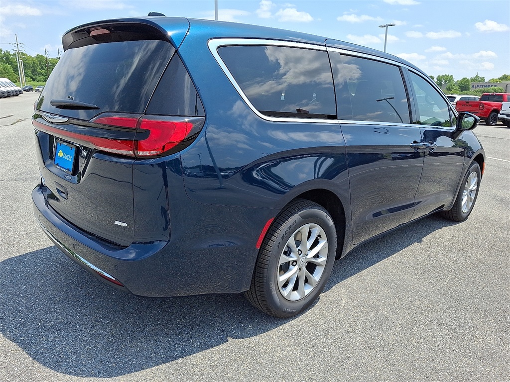 2025 Chrysler Pacifica Select - Photo 4