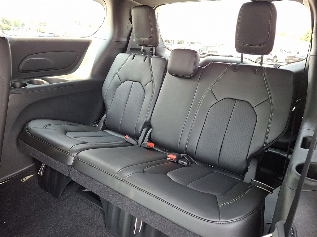 2025 Chrysler Pacifica Select - Photo 7