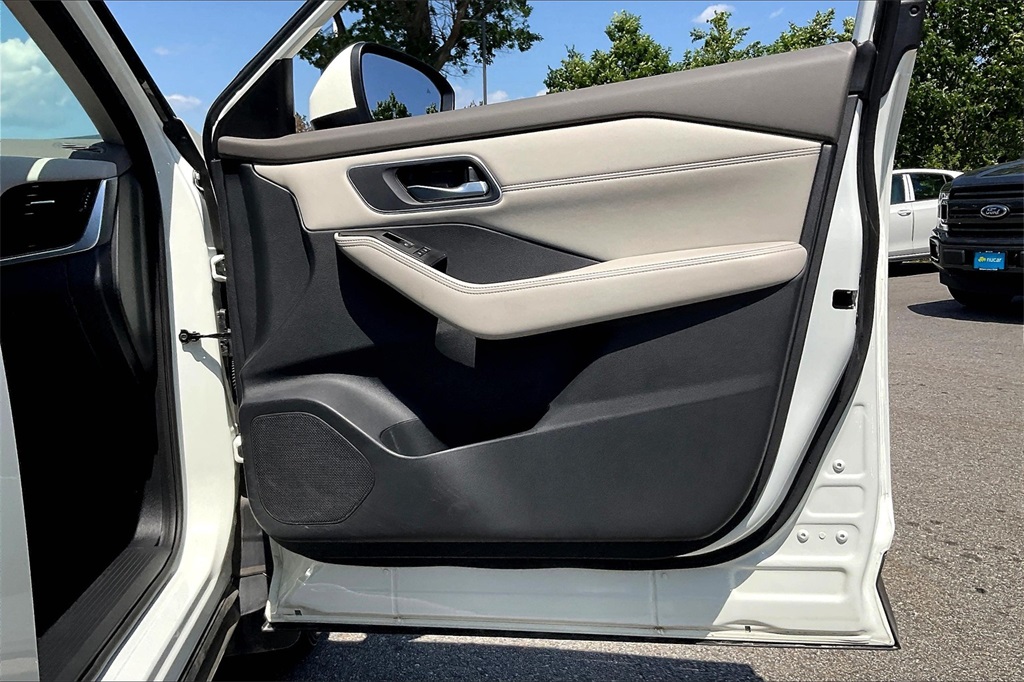 2021 Nissan Rogue SV - Photo 11