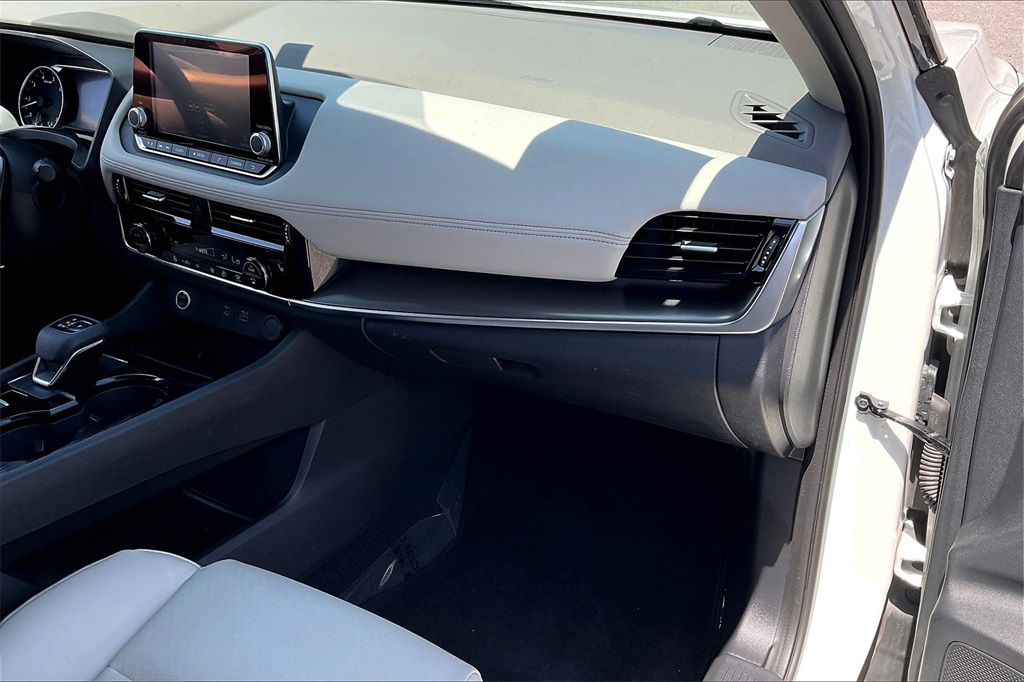 2021 Nissan Rogue SV - Photo 12