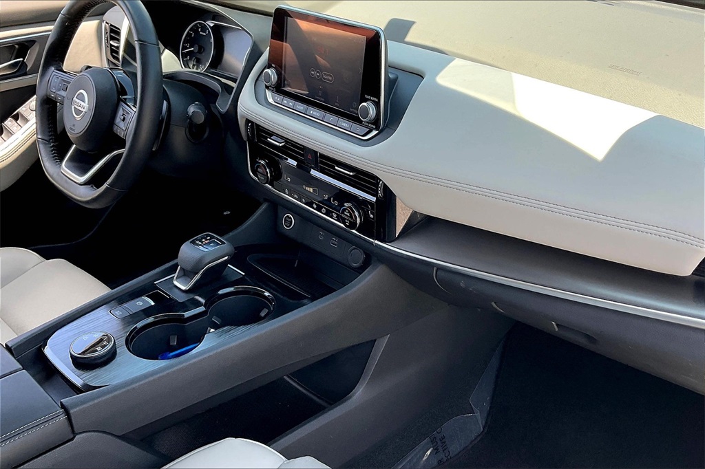 2021 Nissan Rogue SV - Photo 13