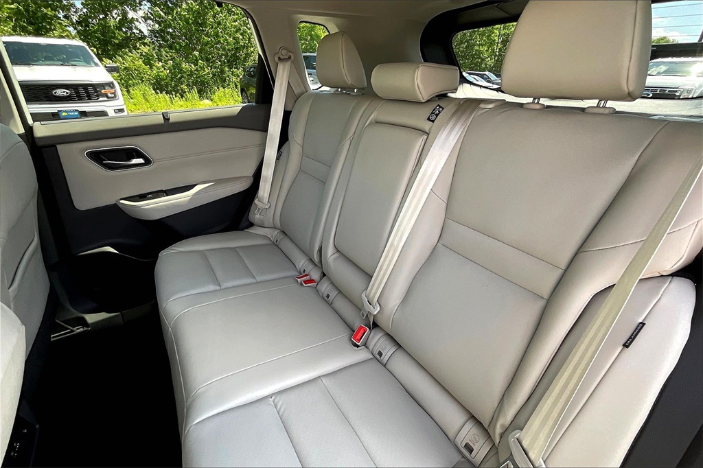 2021 Nissan Rogue SV - Photo 14