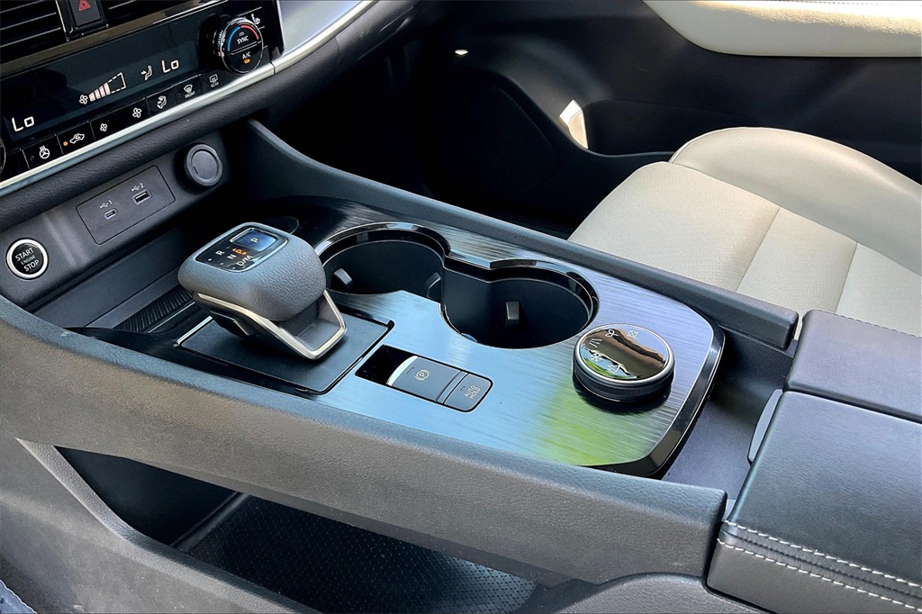 2021 Nissan Rogue SV - Photo 19