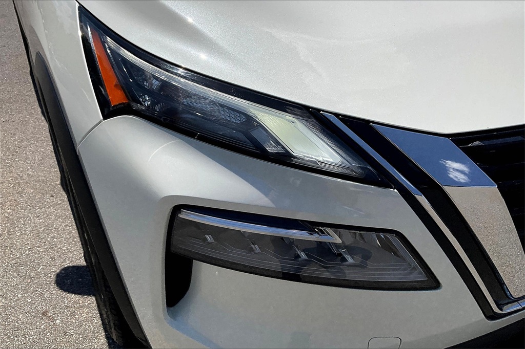 2021 Nissan Rogue SV - Photo 31