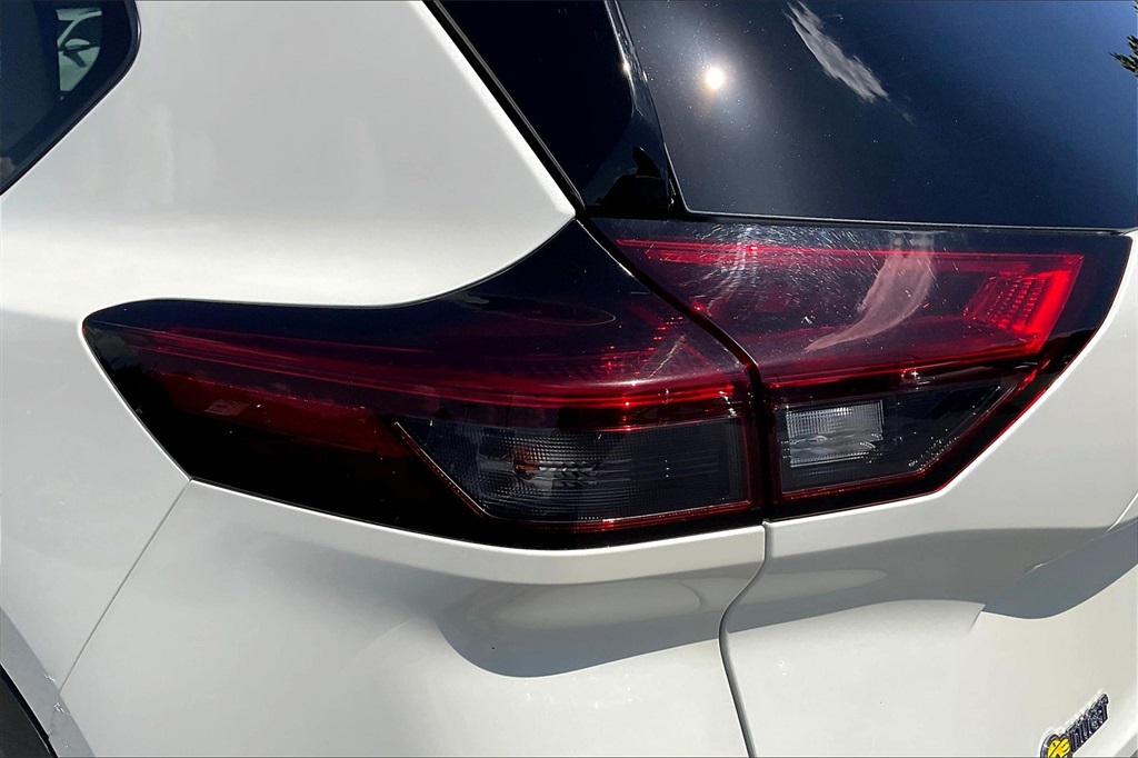 2021 Nissan Rogue SV - Photo 32