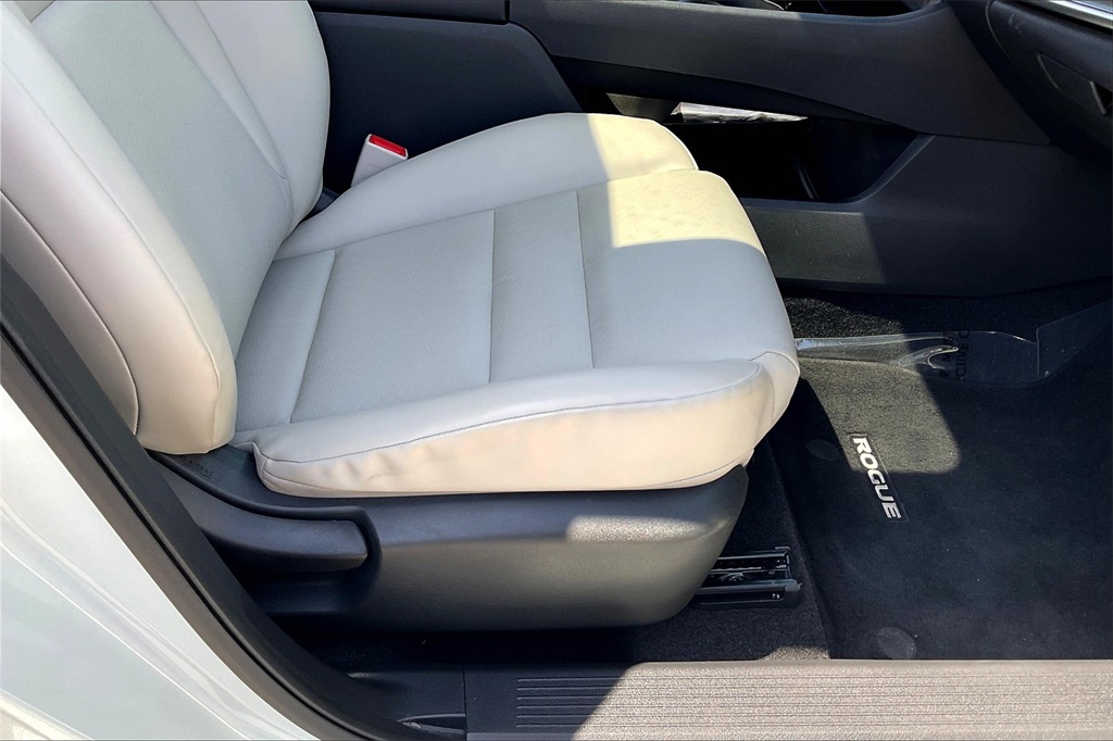 2021 Nissan Rogue SV - Photo 38