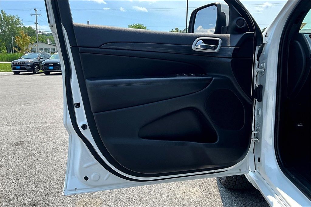 2020 Jeep Grand Cherokee Altitude - Photo 9