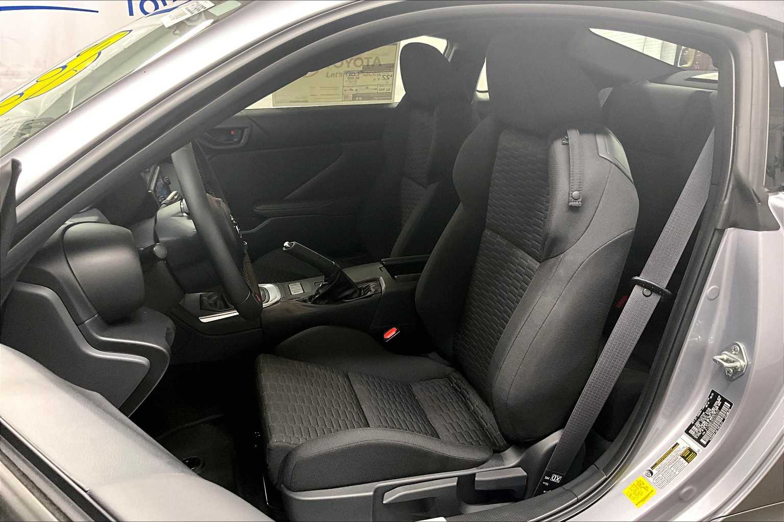 2025 Toyota GR86  - Photo 11