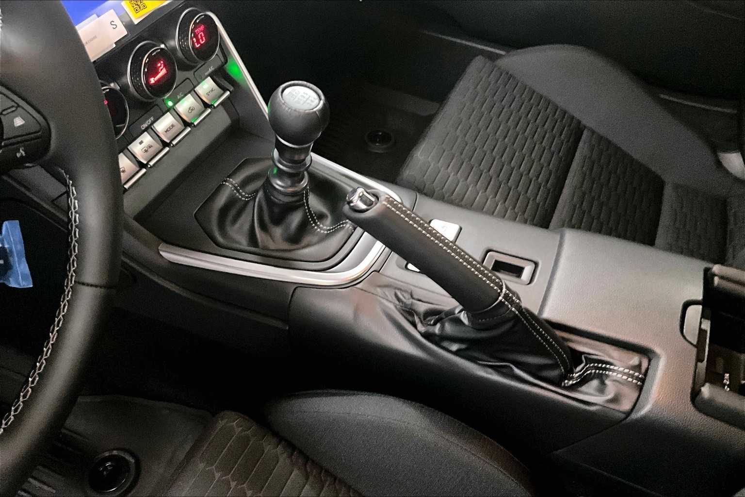 2025 Toyota GR86  - Photo 12