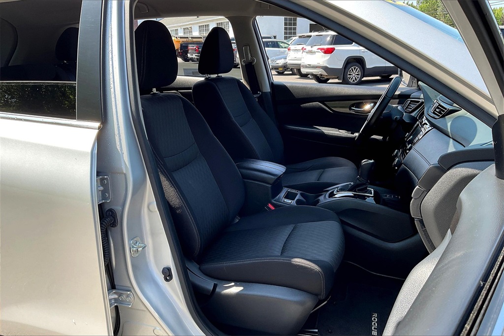 2020 Nissan Rogue SV - Photo 11