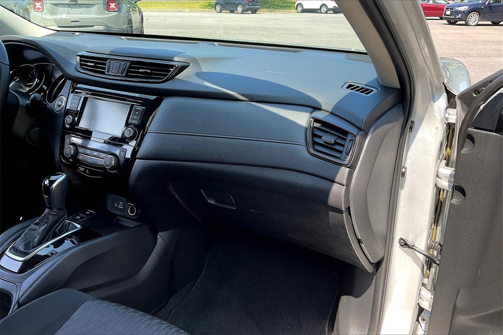 2020 Nissan Rogue SV - Photo 13