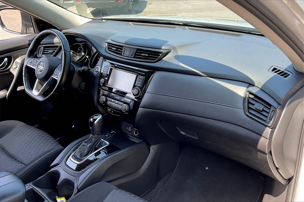 2020 Nissan Rogue SV - Photo 14