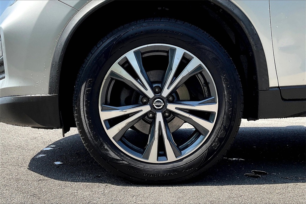 2020 Nissan Rogue SV - Photo 22