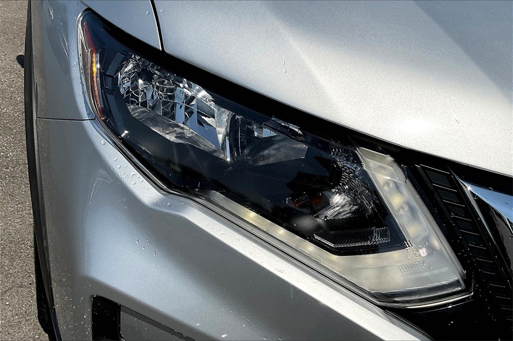 2020 Nissan Rogue SV - Photo 30