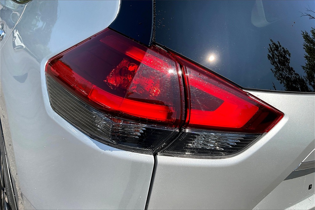 2020 Nissan Rogue SV - Photo 31