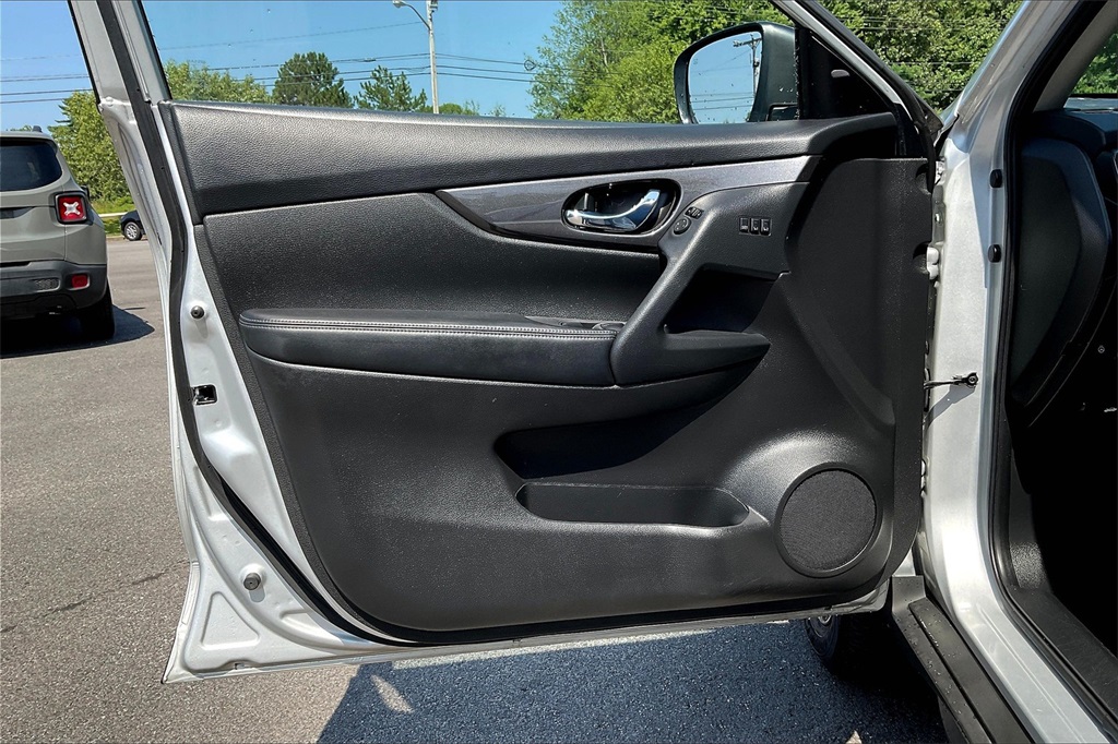 2020 Nissan Rogue SV - Photo 9