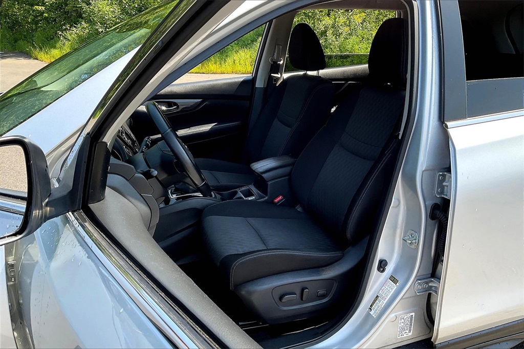 2020 Nissan Rogue SV - Photo 10
