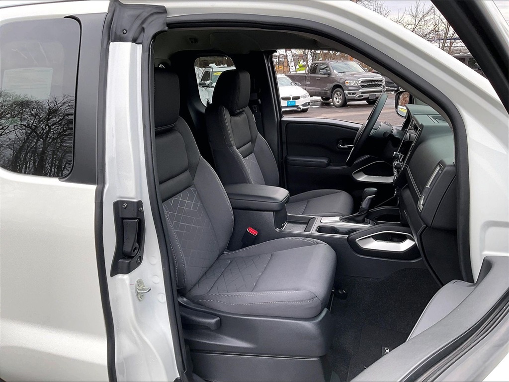 2025 Nissan Frontier SV - Photo 11