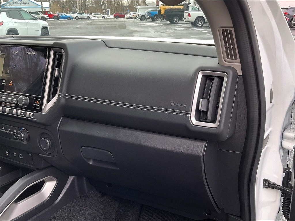2025 Nissan Frontier SV - Photo 12