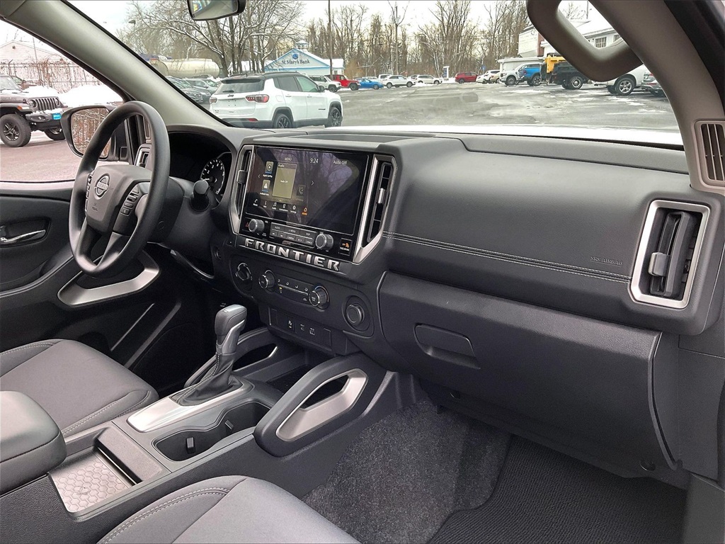 2025 Nissan Frontier SV - Photo 13
