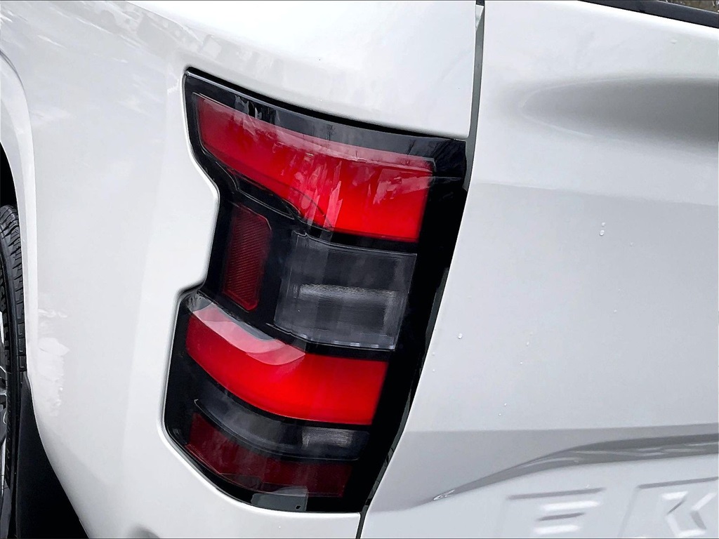 2025 Nissan Frontier SV - Photo 31