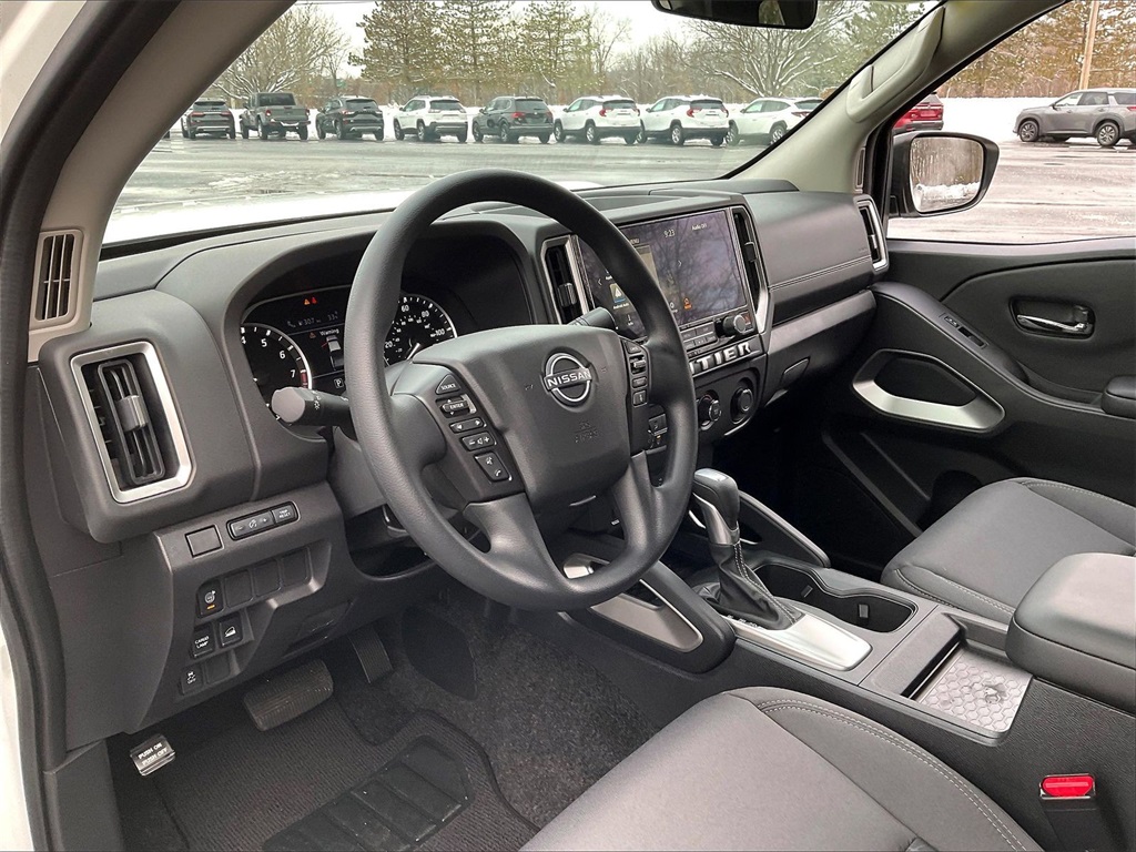 2025 Nissan Frontier SV - Photo 8