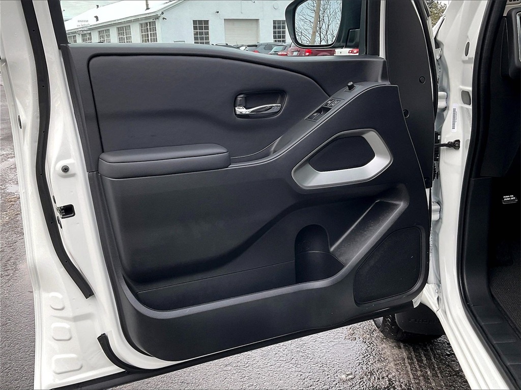 2025 Nissan Frontier SV - Photo 9
