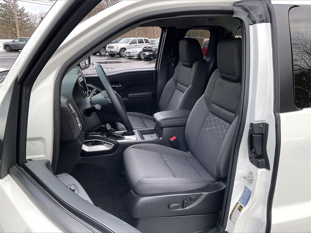 2025 Nissan Frontier SV - Photo 10