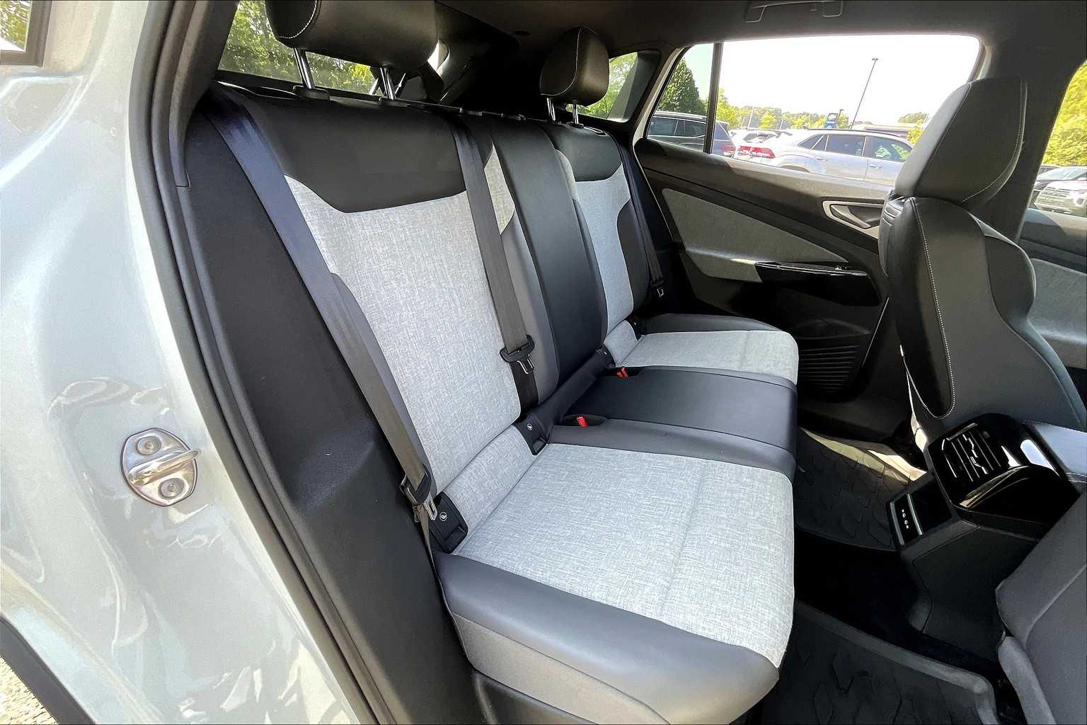 2023 Volkswagen ID.4 Pro - Photo 16