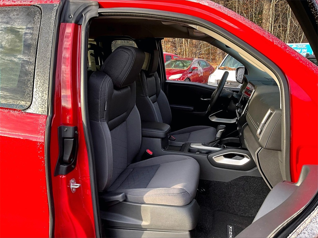 2025 Nissan Frontier SV - Photo 11