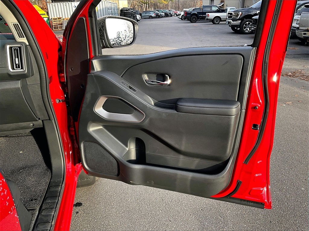 2025 Nissan Frontier SV - Photo 12