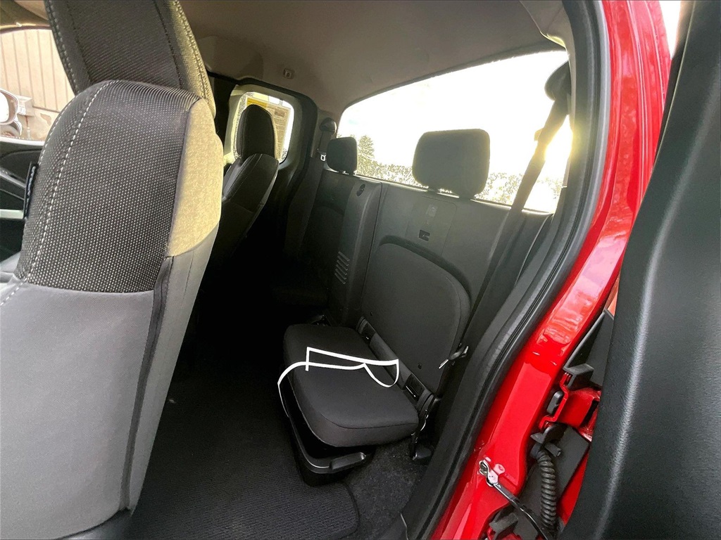 2025 Nissan Frontier SV - Photo 15