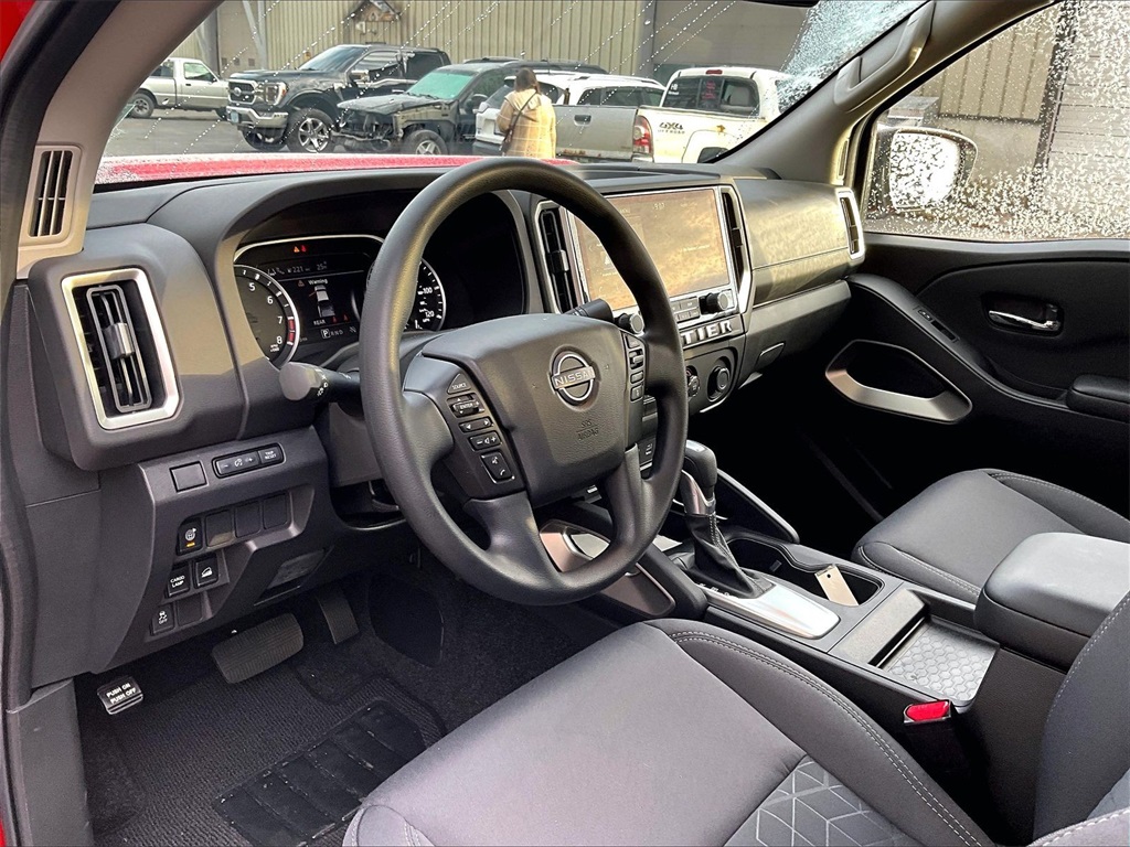 2025 Nissan Frontier SV - Photo 8