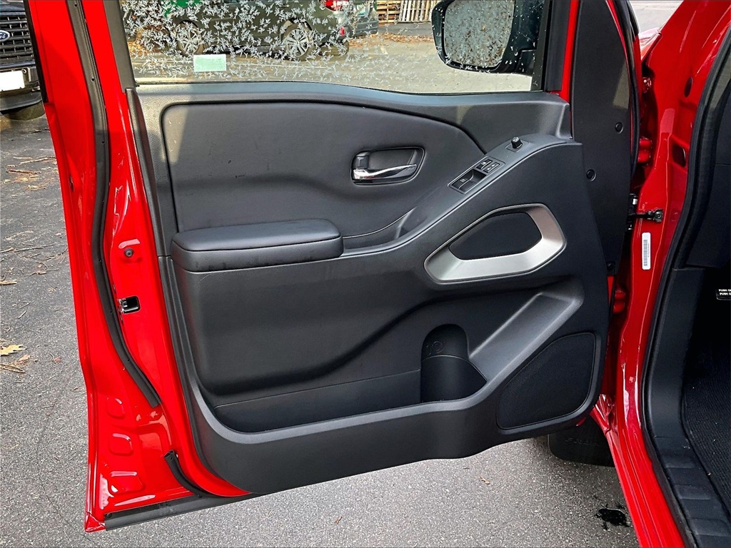 2025 Nissan Frontier SV - Photo 9