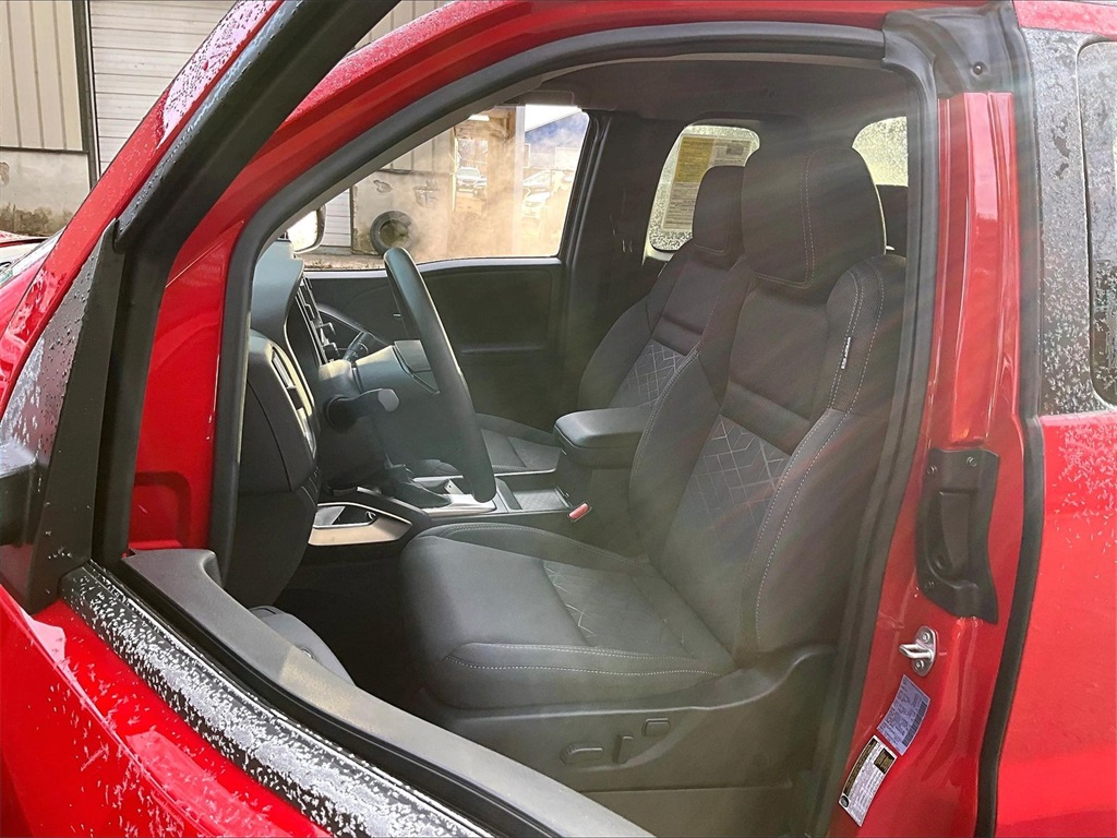 2025 Nissan Frontier SV - Photo 10