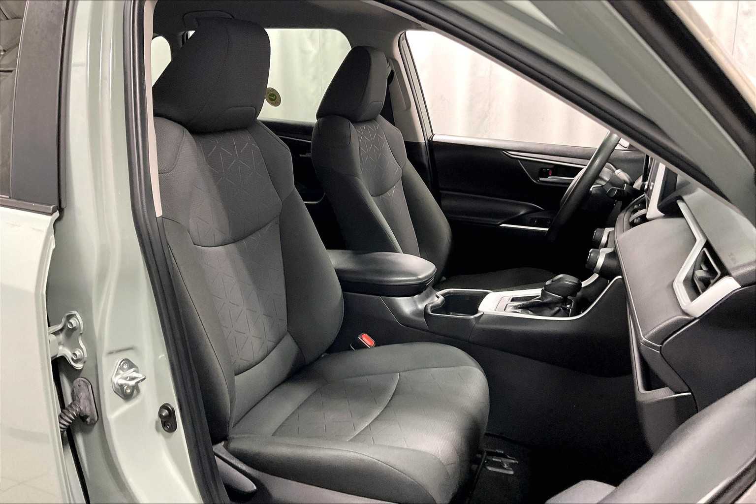 2023 Toyota RAV4 XLE - Photo 11