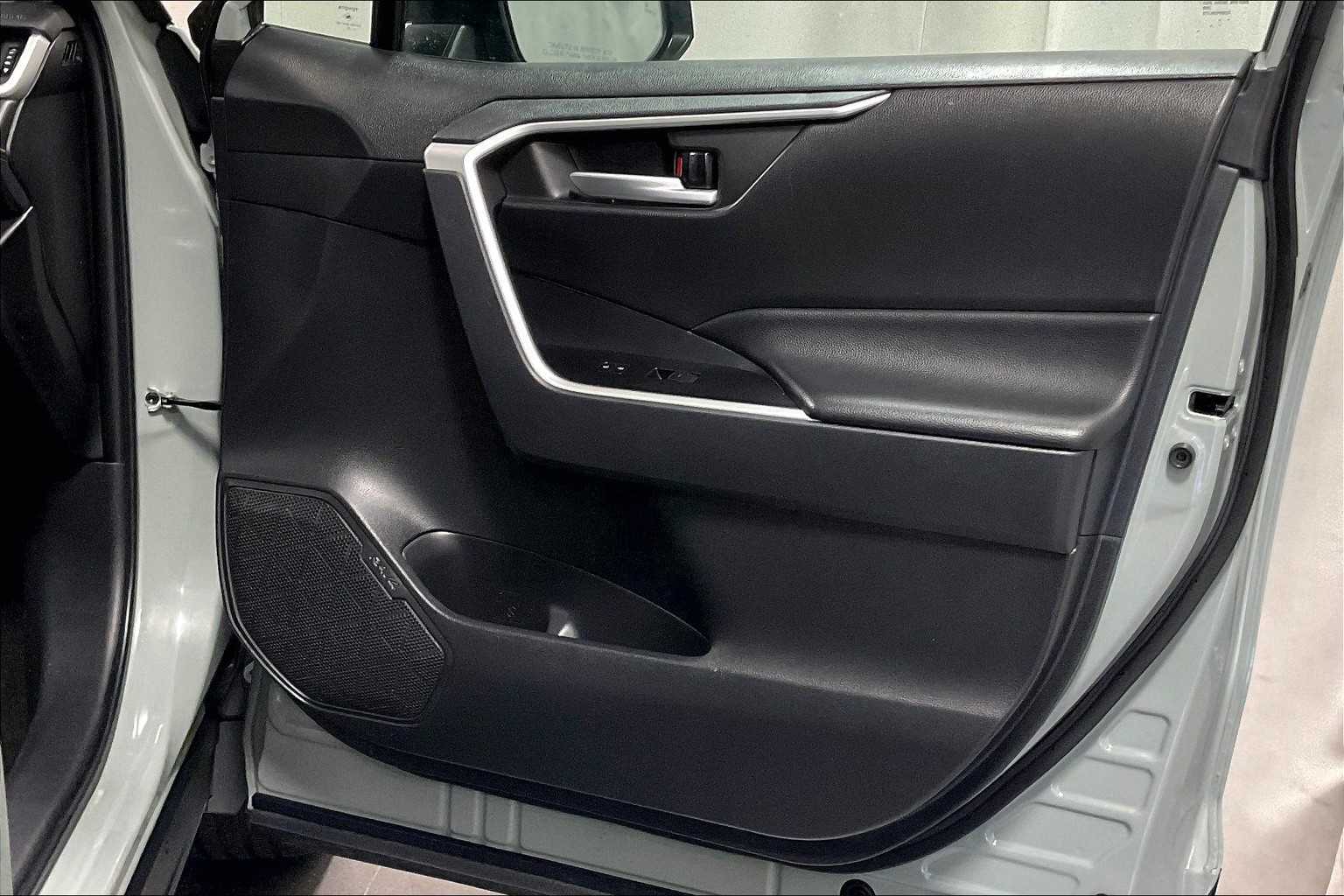 2023 Toyota RAV4 XLE - Photo 12