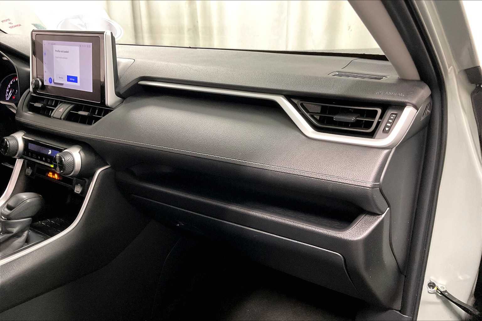 2023 Toyota RAV4 XLE - Photo 13