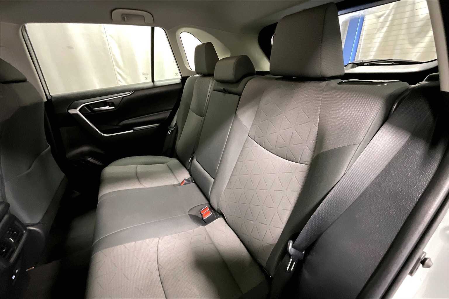 2023 Toyota RAV4 XLE - Photo 15