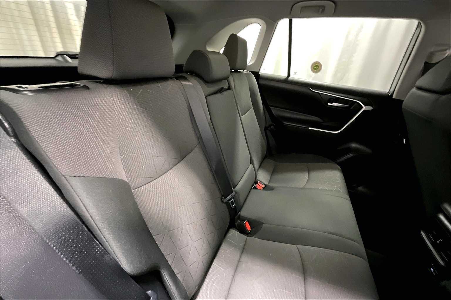 2023 Toyota RAV4 XLE - Photo 16