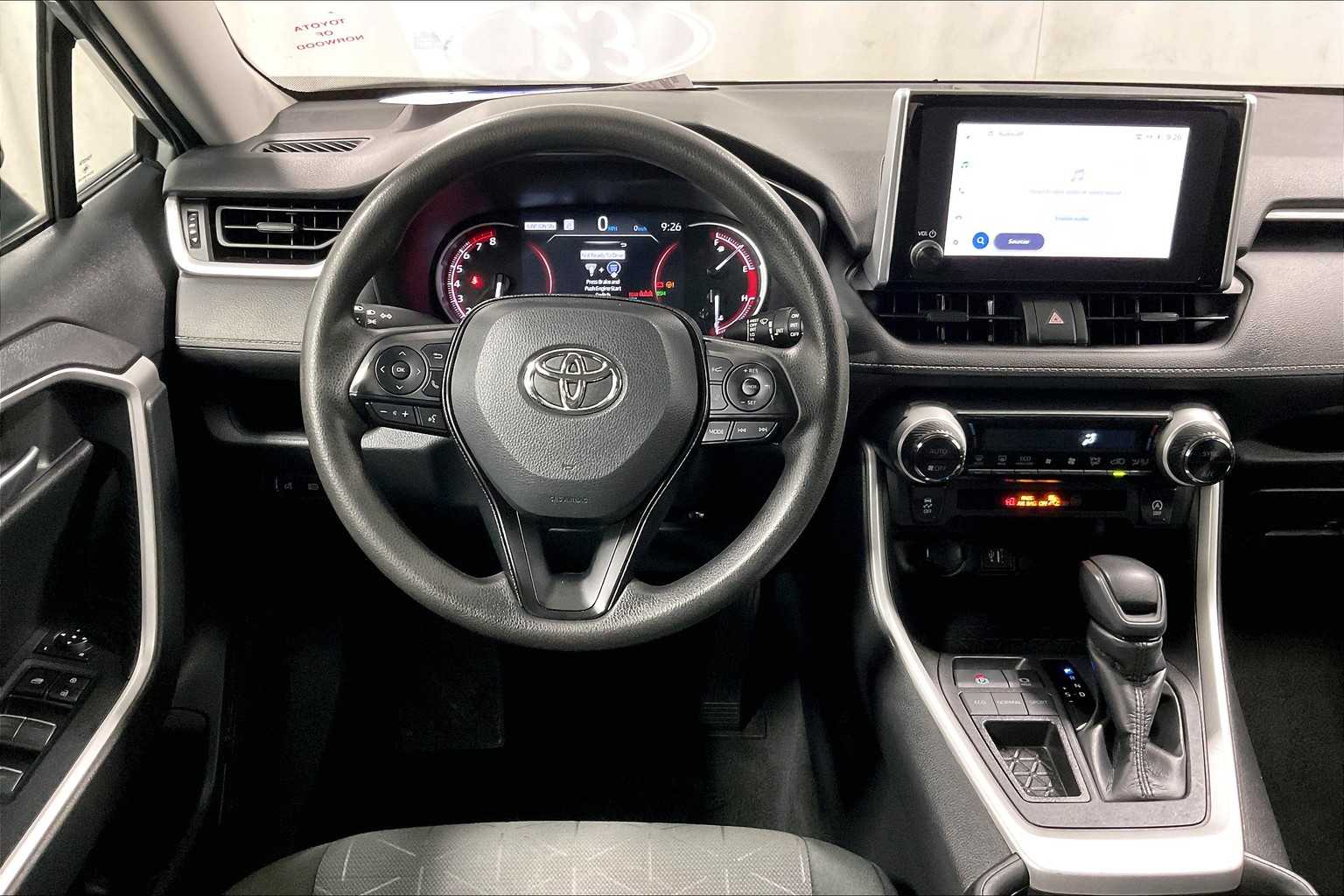 2023 Toyota RAV4 XLE - Photo 17