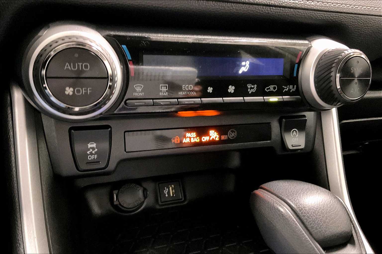 2023 Toyota RAV4 XLE - Photo 25