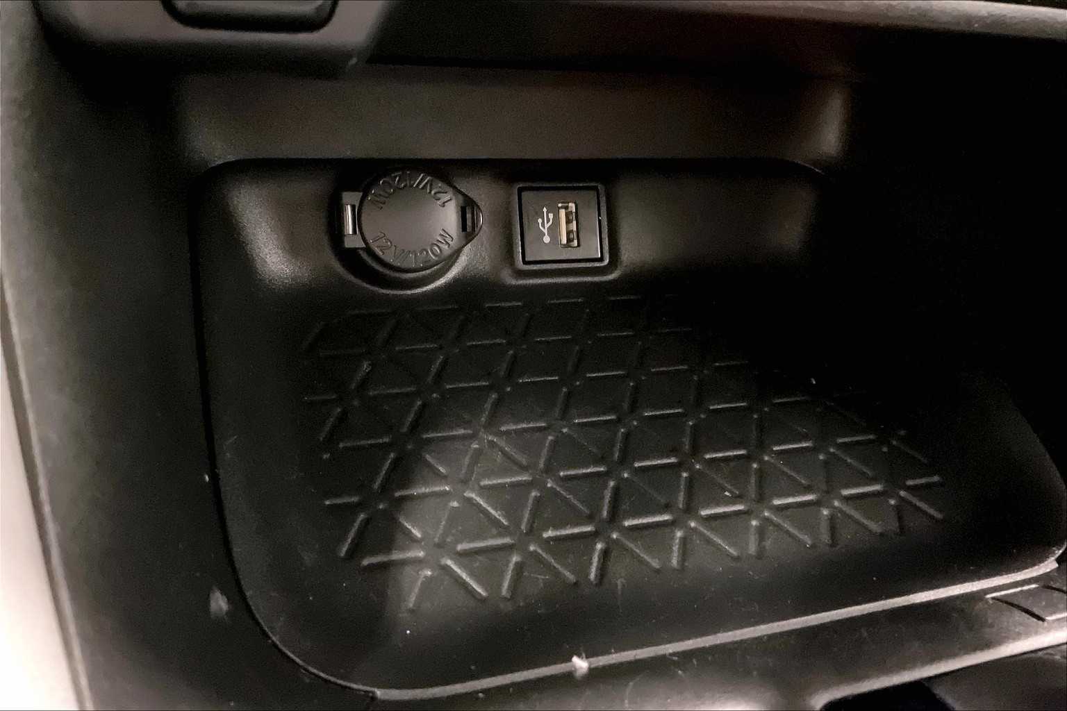 2023 Toyota RAV4 XLE - Photo 26