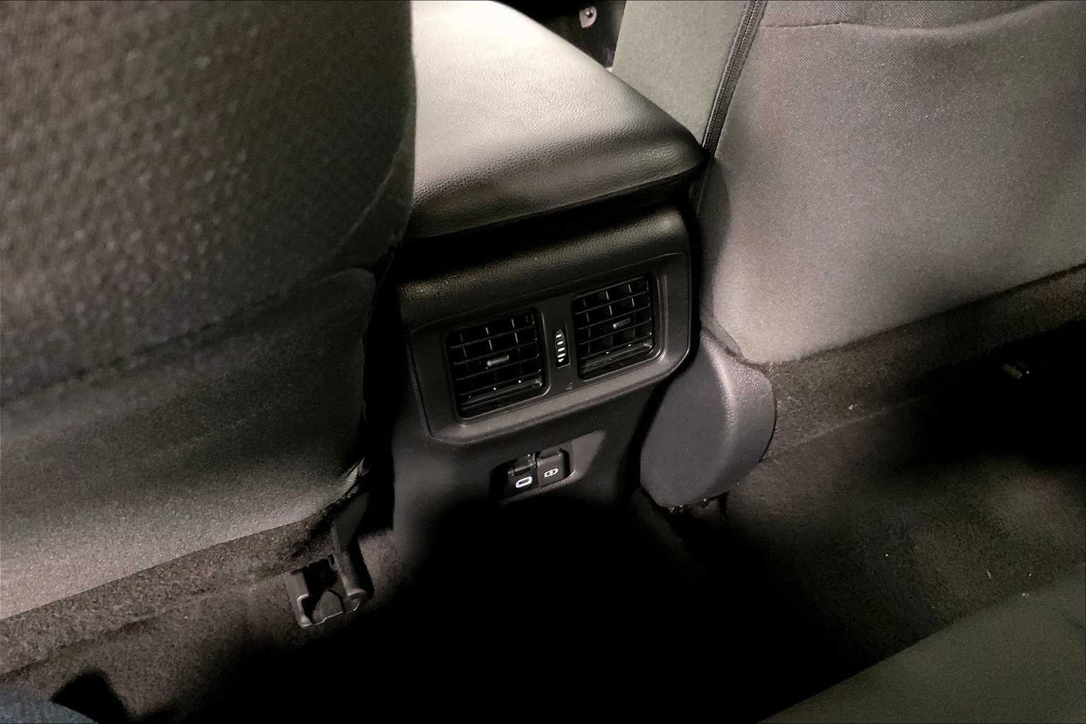 2023 Toyota RAV4 XLE - Photo 27