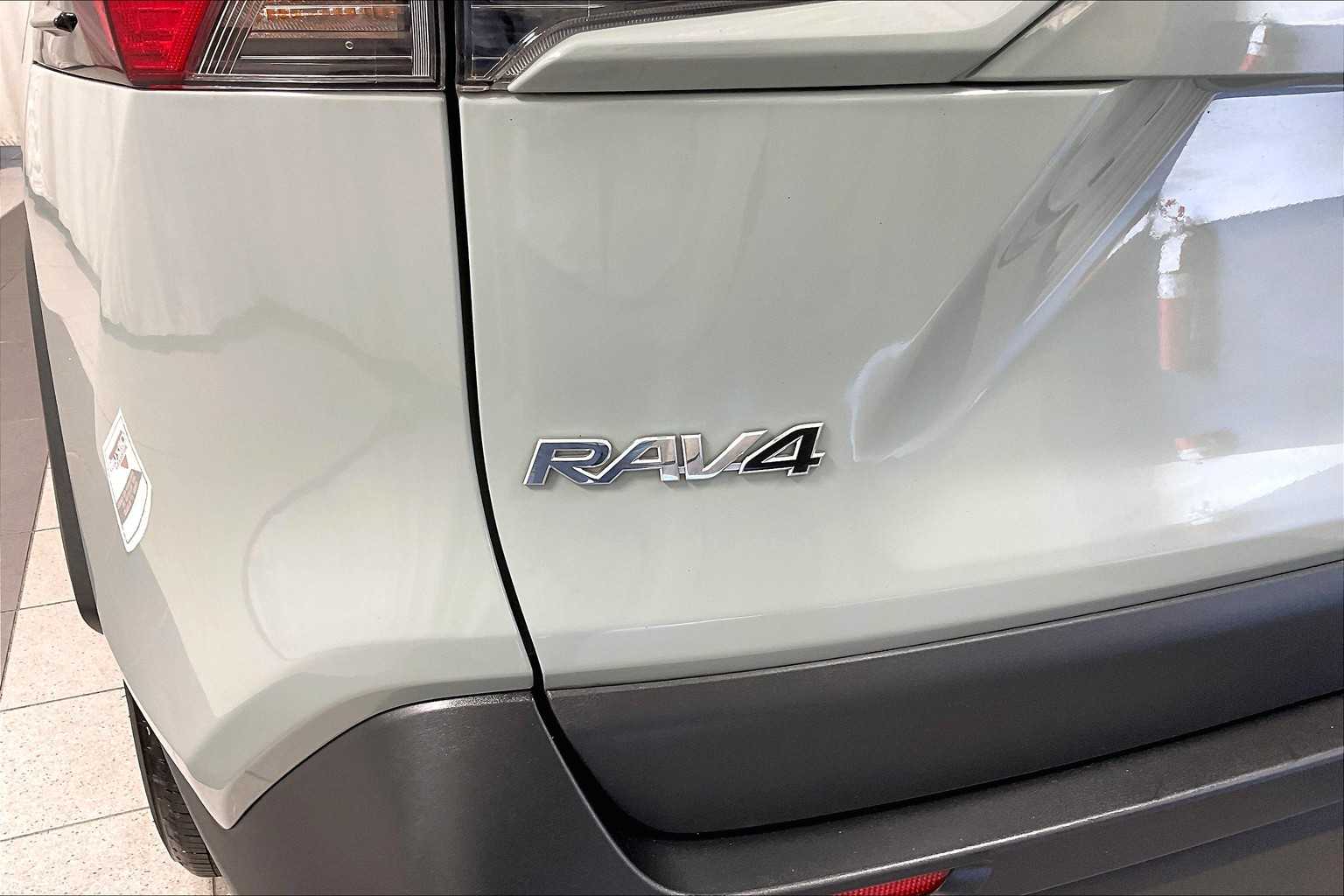 2023 Toyota RAV4 XLE - Photo 28